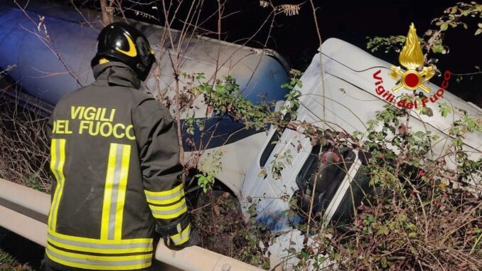 Incidente stradale su SP 240 Gubbio semirimorchio esce di strada