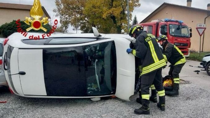 Incidente stradale a Cerqueto e incendio furgone a Gualdo Cattaneo