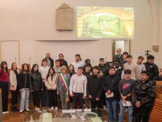 A Palazzo dei Priori consegnato l’attestato di cittadinanza a 24 maggiorenni neo-italiani