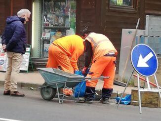 Anche i tombini ripieni di catrame sostituiti in via della scuola a Ponte San Giovanni