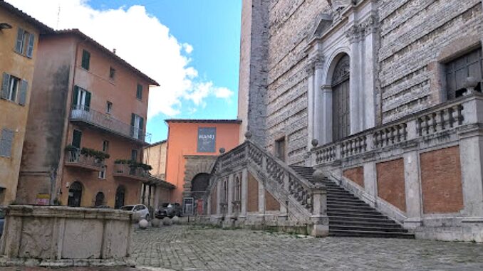 Droga in pieno giorno a Borgo Bello, residenti in allarme