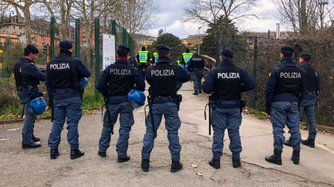 Condotte pericolose allo stadio Questore emette 6 DASPO