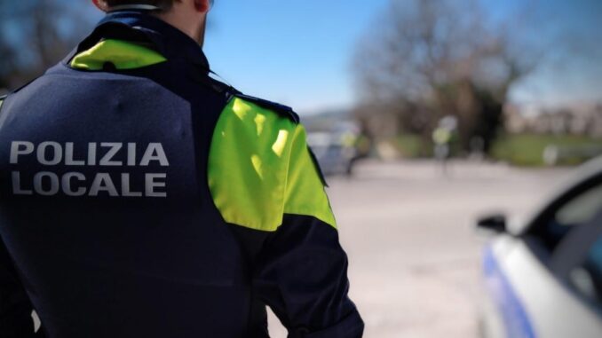 Agenti Polizia locale aggrediti, servono body cam, spray e giubbotti