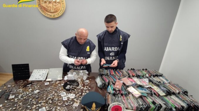 Intensificazione dei controlli nel periodo natalizio, oltre 26.000 articoli sequestrati