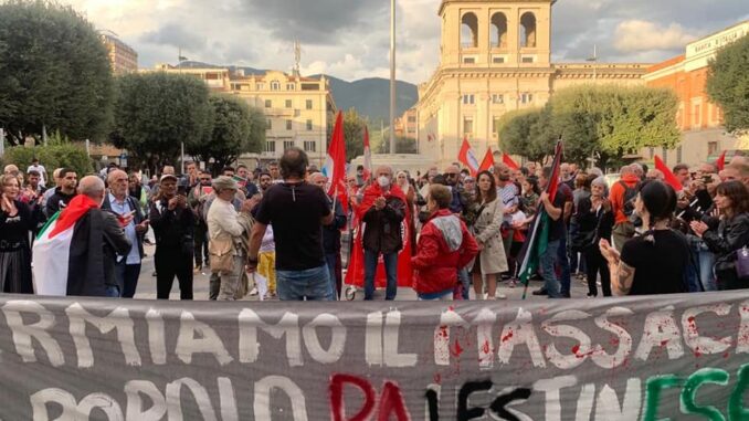 Con il Popolo e la Resistenza Palestinese.