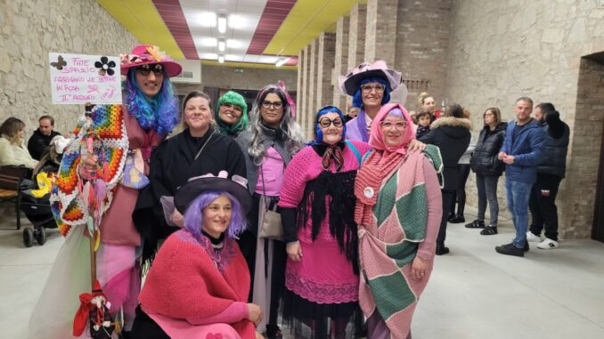 Vivo a Colori, circa 400 calze regalate al secondo raduno della Befana in rosa