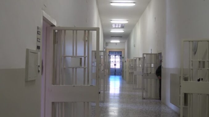 Stupro dopo discoteca, i due albanesi accusati di violenza restano in carcere