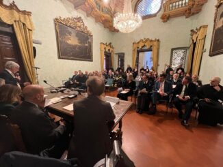 È stato sottoscritto oggi a Palazzo Donini, alla presenza della Presidente della Regione Umbria, Donatella Tesei, un protocollo d’intesa fra la Fondazione Umbria per la Prevenzione dell’Usura e la RAI, nell’ottica della valorizzazione della cultura della legalità, finalizzata alla prevenzione e al contrasto del fenomeno dell’usura.    A siglarlo sono stati il Presidente della Fondazione, Fausto Cardella, il Direttore della sede regionale per l’Umbria, Giovanni Parapini, e il Direttore Accordi Istituzionali RAI Roberto Ferrara.