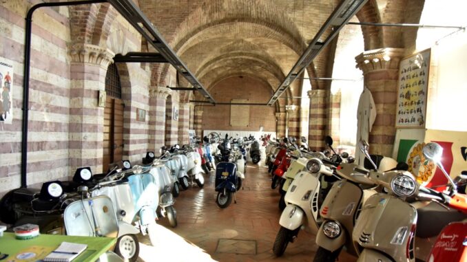 La vespa in mostra a Perugia: tra storia, aneddoti e ricordi