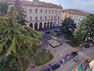 Comune di Perugia decide su pista di ghiaccio in Piazza Italia
