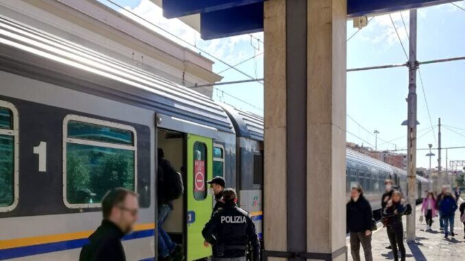 Esplosione su treno regionale veloce prima stazione di Foligno