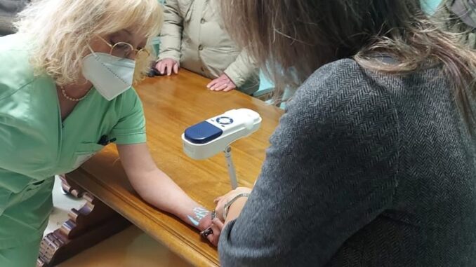 Associazione Narni per lotta contro cancro dona rilevatore vene