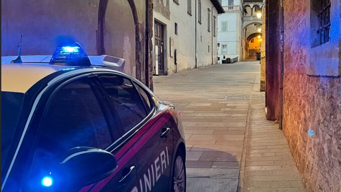 Minaccia vicino di casa col coltello, arrestato arrestato 27enne