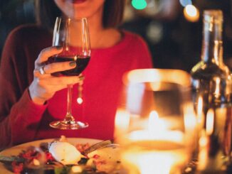 Fare colazione e cena troppo tardi aumenta rischio infarto e ictus 