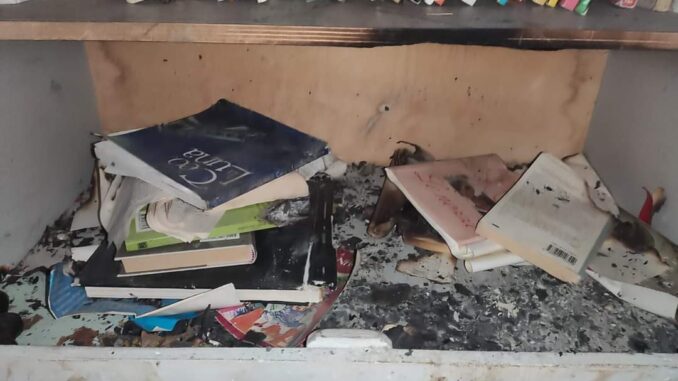 Distrutta la Casetta dei Libri, atto di vandalismo sfida il rispetto a Bastia Umbra