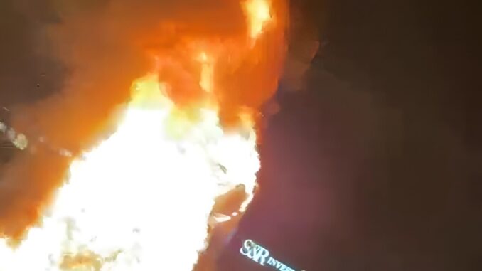 Incendio a Bastia Umbra, furgone in fiamme causa panico