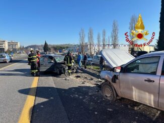 Incidente a Ponte San Giovanni, auto invade senso di marcia opposto