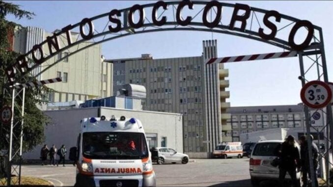 Ex militare si pratica tracheotomia da solo per sopravvivere ad allergia