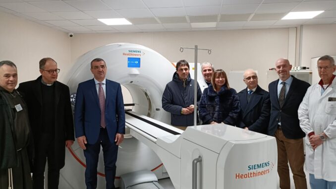 Ospedale Perugia: benedizione nuova PET TC da parte del Vescovo Maffeis