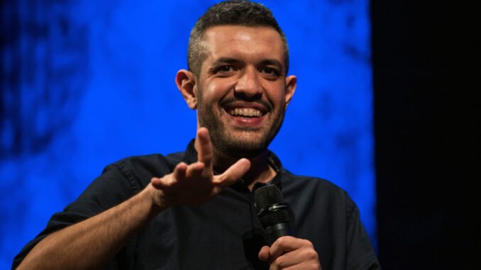 Bocca mia taci. Francesco De Carlo a Perugia con il suo spettacolo