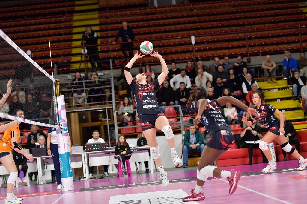 Bartoccini Fortinfissi Perugia pronta all’esame Mondovì.