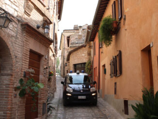 Minacciano un 73enne