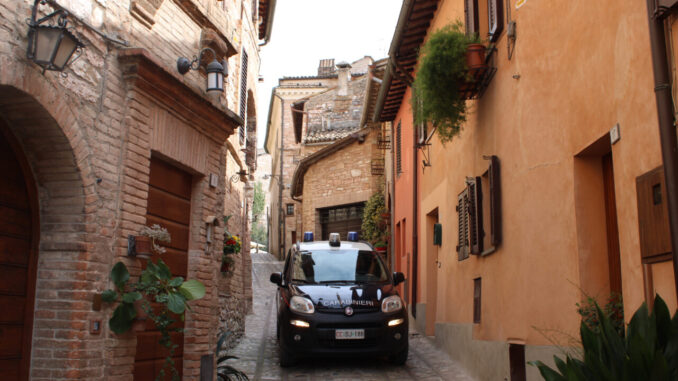 Minacciano un 73enne