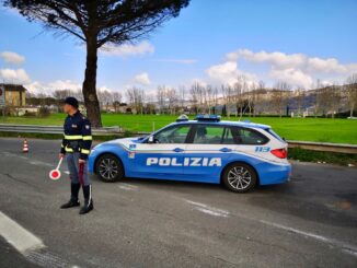 Controlli della Polizia Stradale: una denuncia e 294 persone controllate