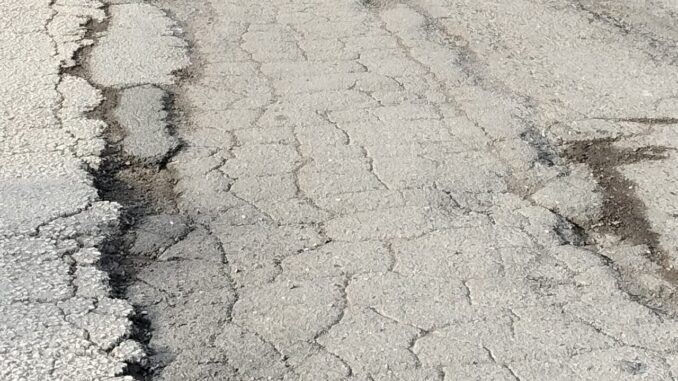 Balanzano, le strade in cattivo stato richiedono interventi urgenti di manutenzione