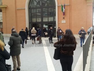 Ex segretaria accusata di stalking e danneggiamento, processata