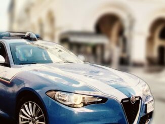 Picchia moglie davanti a figlio, lei scappa in strada, arresto in flagranza differita