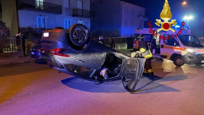 Auto si ribalta in via Colombo a Umbertide, ferito conducente