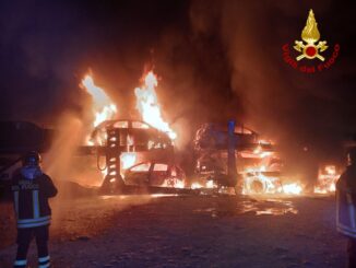 Incendio bisarca in un’area di sosta a Fabbro, danni ingenti e ustioni all'autista