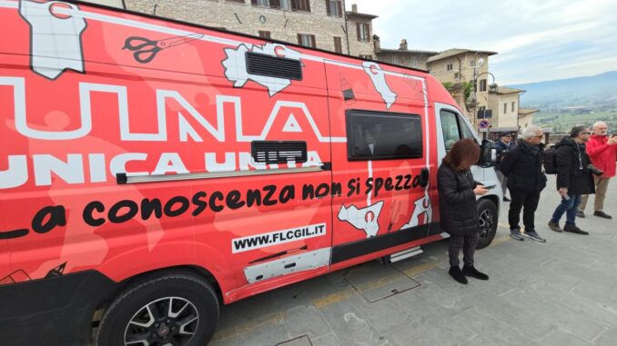 La Cgil in Umbria con il Camper dei Diritti, c'era Rosy Bindi