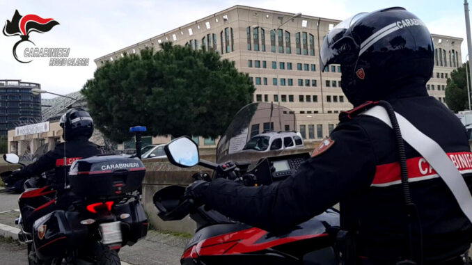 Genitore aggredisce insegnante: Scuola di Reggio Calabria Sotto Shock