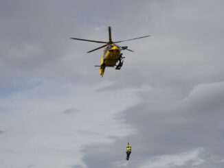 Va a raccogliere asparagi con la moglie e cade nel fiume