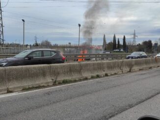 Incendio su parallela E45 Collestrada, suv in fiamme, blocco traffico