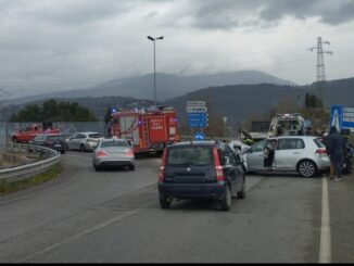 Incidente stradale, un ferito nello schianto allo svincolo di Foligno Sud