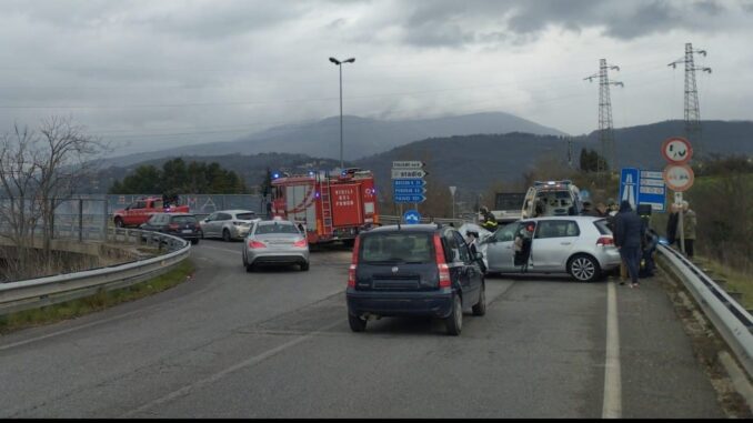 Incidente stradale, un ferito nello schianto allo svincolo di Foligno Sud