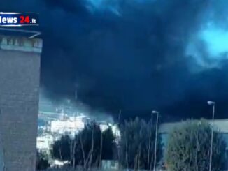 l comunicato dell’avvocato Michele Marzoli, legale dell’Azienda Riguardo all’incendio occorso nella giornata odierna alla sede Novaplast, in località Ferriera di Torgiano (PG), la proprietà precisa come l’evento non abbia fortunatamente causato feriti né alcun caso di intossicazione, ma solo danni materiali. Inoltre è bene precisare che lo stabilimento non produce celle frigorifere, ma allestimenti isotermici. Le fiamme sono state spente dall’intervento tempestivo dei Vigili del fuoco. L’entità dei danni è in corso di quantificazione, così come sono in corso di accertamento le cause che hanno originato l’incendio. In merito, sono proseguiti nel pomeriggio i dovuti rilievi da parte dei Vigili del fuoco, nel cui lavoro confidiamo pienamente per la ricostruzione dell’accaduto, nella serena consapevolezza che da parte dell’azienda sono state rispettate puntualmente precauzioni e procedure di sicurezza. Al momento si escludono danni ambientali.