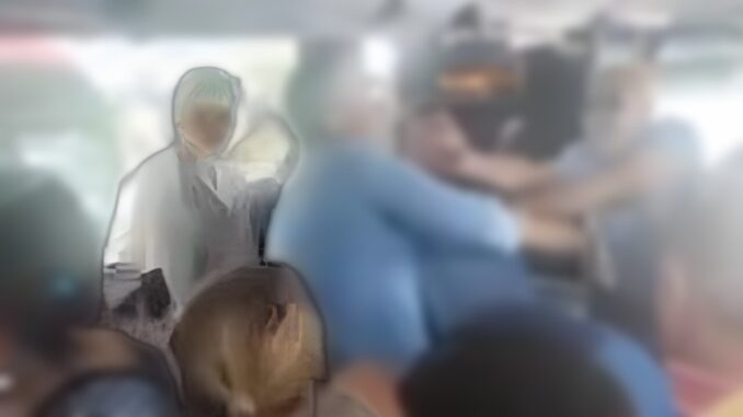 Scenario da film in autobus tra controllori e passeggeri a Città di Castello