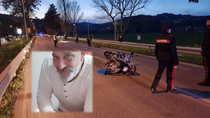 Morto motociclista a Ponte Felcino, è Gianluca Gagliardini, il gestore del bar dei giardini Thebris