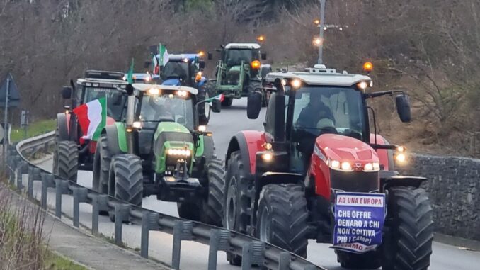 Traffico, corteo di trattori rallenta la viabilità lunedì 19 gennaio