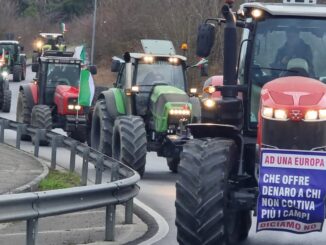 Non si ferma la protesta dei trattori in Umbria, ora si marcia dentro Ponte San Giovanni