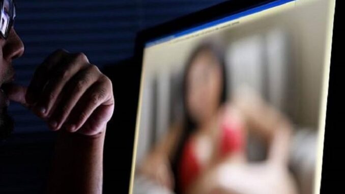 Filmata in pose hard a 13 anni, chiesto il risarcimento
