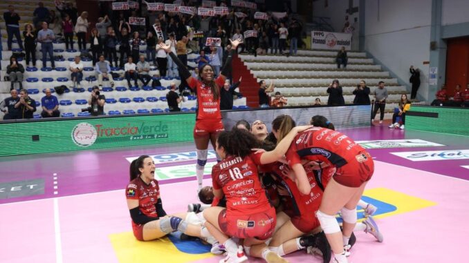 Perugia in festA! La Bartoccini Fortinfissi sbanca Cremona e centra la promozione