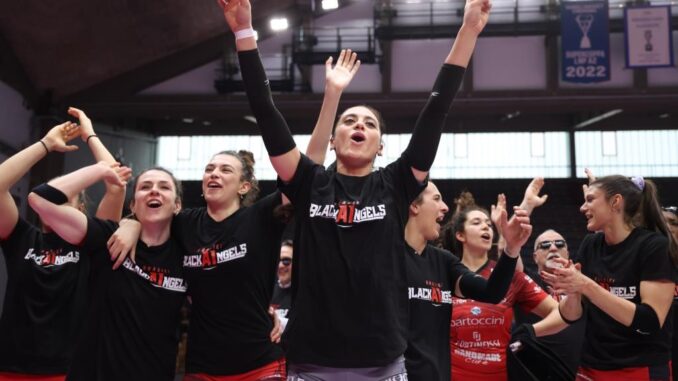 Perugia in festA! La Bartoccini Fortinfissi sbanca Cremona e centra la promozione