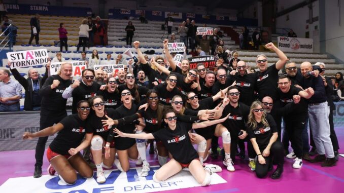 Perugia in festA! La Bartoccini Fortinfissi sbanca Cremona e centra la promozione