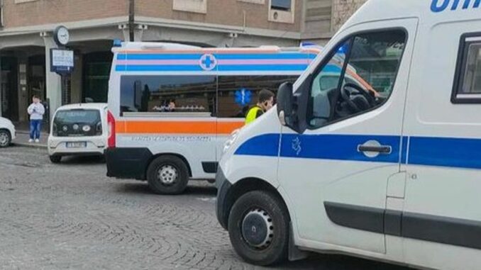 Si sfrena l'auto, donna salvata da passanti e Guardie Giurate dopo incidente