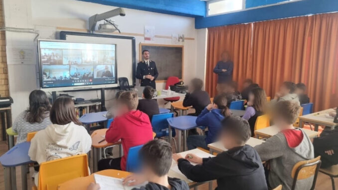 La Polizia di Stato incontra gli studenti dell’Istituto Comprensivo “Perugia 1” per una lezione sulla legalità